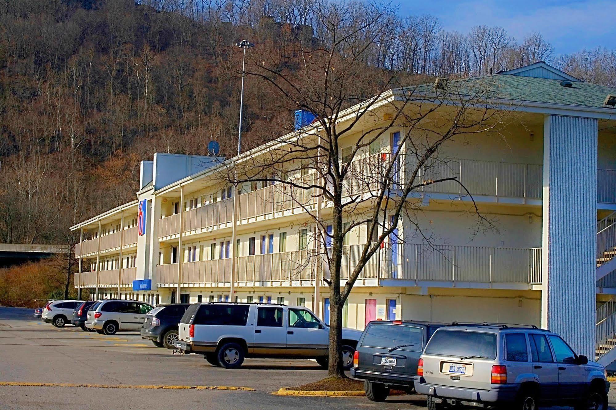 Days Inn By Wyndham Charleston Wv ภายนอก รูปภาพ