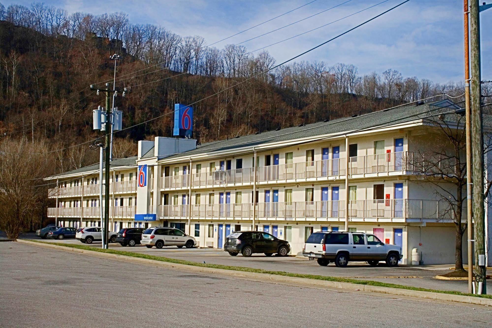 Days Inn By Wyndham Charleston Wv ภายนอก รูปภาพ