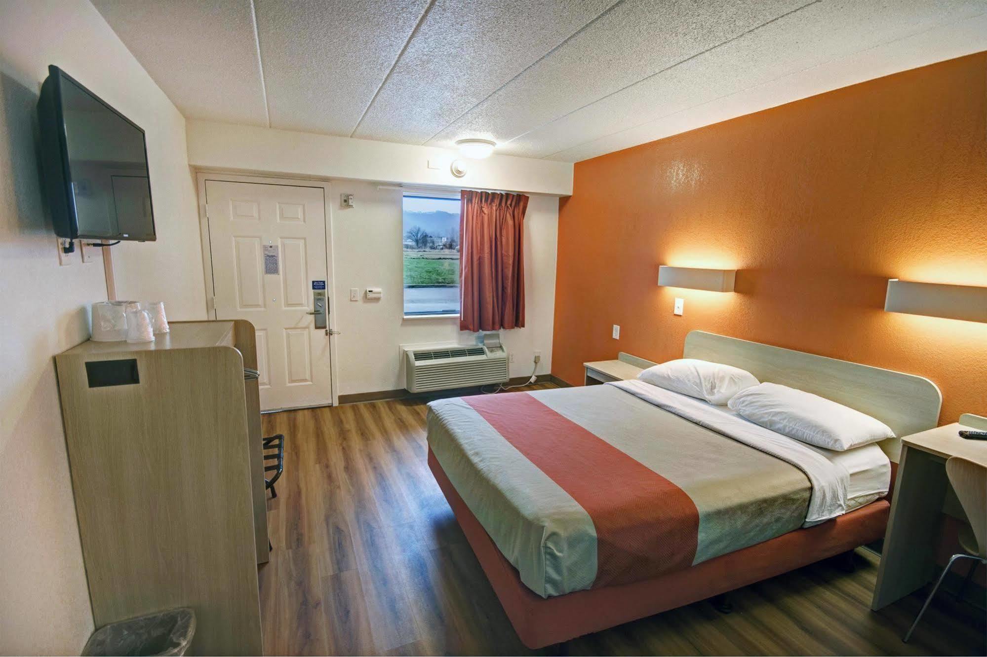 Days Inn By Wyndham Charleston Wv ภายนอก รูปภาพ