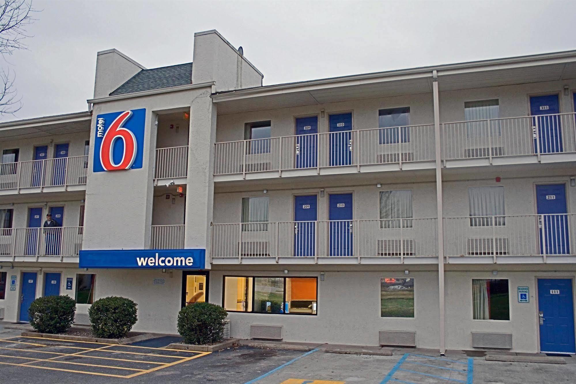 Days Inn By Wyndham Charleston Wv ภายนอก รูปภาพ