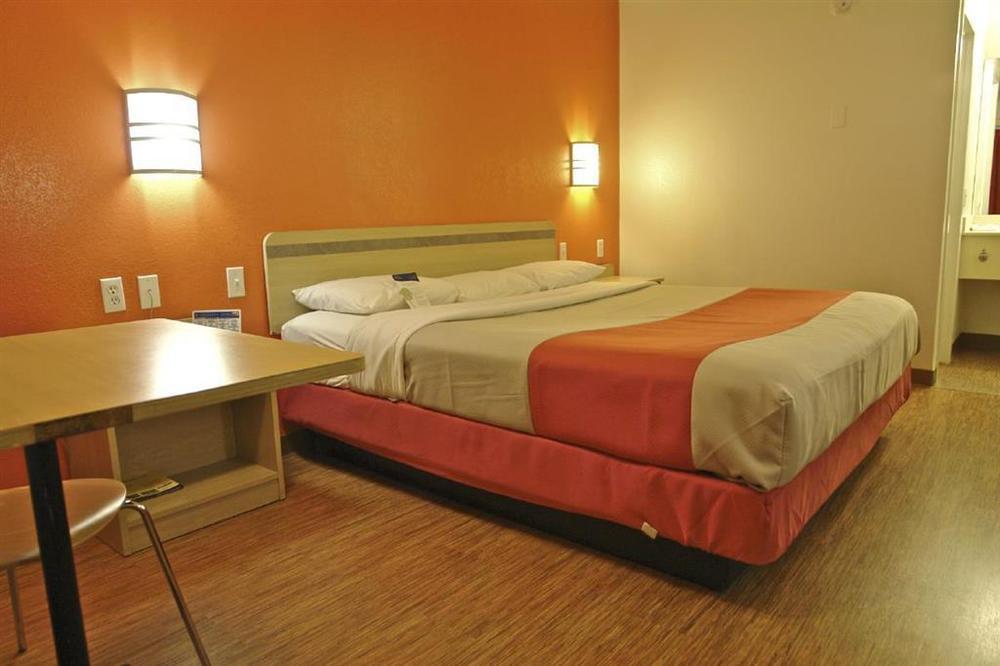 Days Inn By Wyndham Charleston Wv ห้อง รูปภาพ